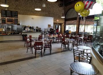 illinois/fox-valley/restaurant/two-brothers-roundhouse