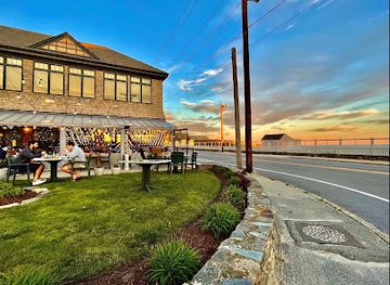 rhode-island/sachuest-point-national-wildlife-refuge/restaurant/tickets-bar-grille