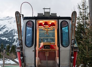 switzerland/wengen/restaurant/fondue-gondola