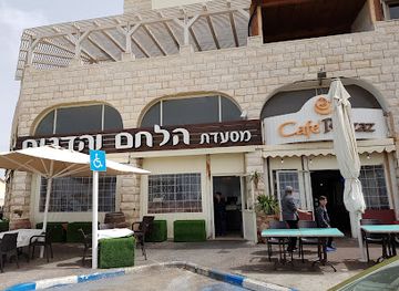 israel/acre/restaurant/the-bread-and-fish