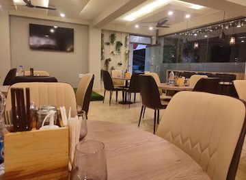 india/shillong/restaurant/rhcp-red-hill-cafe-point