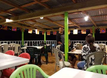 puerto-rico/sierra-de-cayey/restaurant/aqui-me-quedo