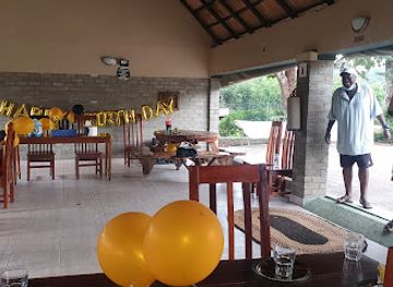 zimbabwe/mana-pools-national-park/restaurant/the-royal-african-dining