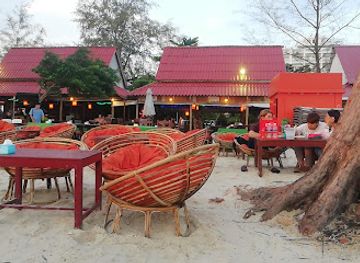 cambodia/sihanoukville/ochheuteal-beach/restaurant/angkor-beach-bar