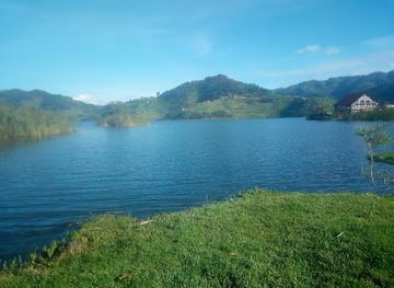 uganda/lake-bunyonyi/restaurant/pearl-of-africa-resort