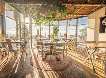 netherlands/wadden-islands/restaurant/gestrand-eten-aan-zee