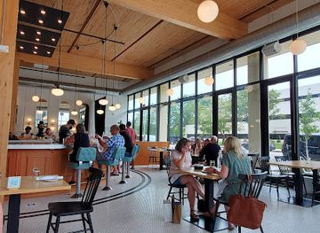 iowa/des-moines/east-village/restaurant/clyde-s-fine-diner