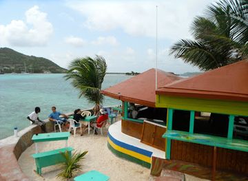 saint-vincent-and-the-grenadines/petit-st-vincent/restaurant/happy-island