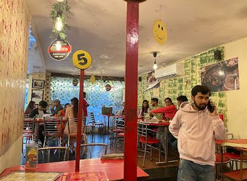 india/agra/sadar-bazaar/restaurant/mama-chicken-mama-franky-house