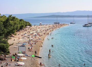 croatia/brac-island/restaurant/beach-bar-omnia-food-fun
