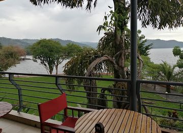 rwanda/rubavu/restaurant/roxy-bar-and-restaurant-anciennement-white-rock