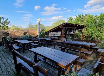 hungary/balaton-uplands-national-park/restaurant/oreg-harang