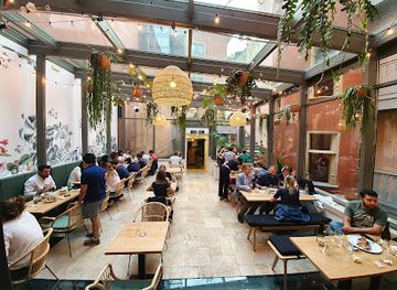 france/lyon/restaurant/food-traboule