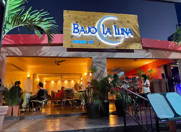 Bajo La Luna Restaurant & Lounge