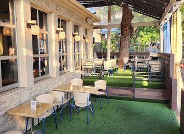 tennessee/nashville-basin/restaurant/bungalow-10-dining