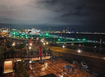 azerbaijan/baku/flame-towers/restaurant/riviera-restaurant