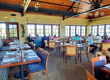 california/oakland/restaurant/the-lake-chalet-seafood-bar-grill