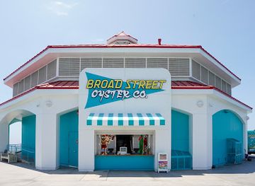 california/huntington-beach/huntington-beach-pier/restaurant/broad-street-oyster-company