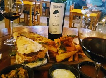 argentina/cafayate/restaurant/arbol-negro-bodega-garage