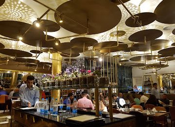 lebanon/beirut/gemmayzeh/restaurant/society