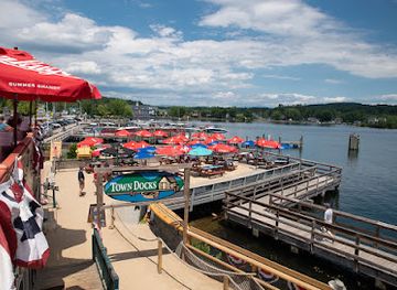 new-hampshire/lake-winnipesaukee/restaurant/town-docks-restaurant-summers-only