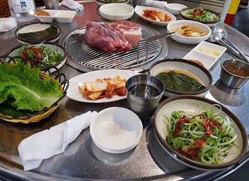 south-korea/jeju-island/restaurant/black-pig-restaurant
