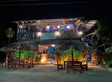 honduras/utila/restaurant/coconuts-restaurant