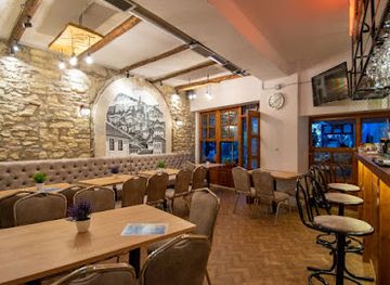 albania/gjirokaster/restaurant/submarine-105