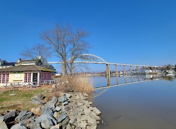 maryland/chesapeake-and-ohio-canal-national-historical-park/restaurant/cafe-on-the-bay