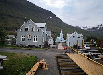 iceland/askja-caldera/restaurant/kaffi-lara-el-grillo-bar