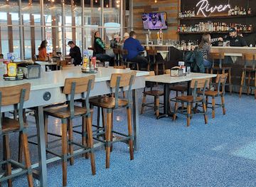 idaho/snake-river-canyon/restaurant/snake-river-bar-grill