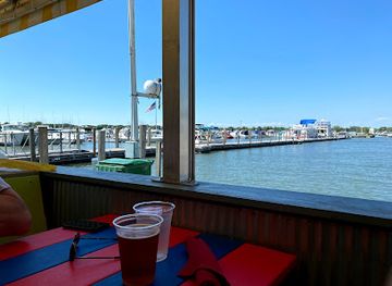 ohio/lake-erie-islands/restaurant/crabby-joe-s-dockside