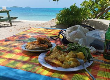 saint-vincent-and-the-grenadines/canouan/restaurant/alphonso-s-lobster-bbq-tobago-cays