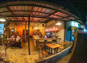 indonesia/west-nusa-tenggara/restaurant/krnk-bar-restaurant