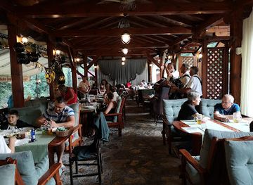 bosnia-and-herzegovina/western-bosnia/restaurant/kulin-dvor