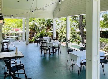 mississippi/gulf-coast-beaches/restaurant/the-chimneys-restaurant