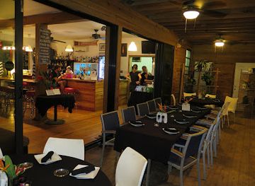 honduras/roatan/restaurant/roatan-oasis