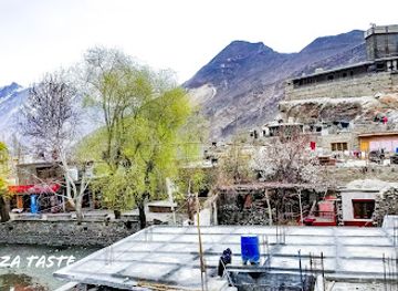 pakistan/hunza-valley/restaurant/taste-of-hunza