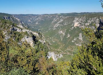 france/tarn-gorges/restaurant/restaurant-du-roc-des-hourtous