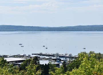 michigan/harbor-springs/restaurant/harbor-springs-b-c-pizza