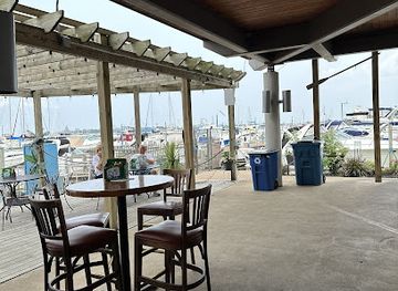 ohio/sandusky/restaurant/al-fresco-waterfront-dining-on-the-bay