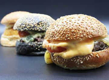 france/auvergne-volcanoes/restaurant/comptoir-du-cratere