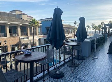 california/huntington-beach/huntington-beach-pier/restaurant/pacific-hideaway