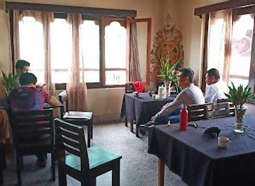 bhutan/paro/restaurant/yegyel-cafe-thai-food
