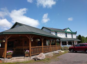 wisconsin/great-river-road/restaurant/rapids-riverside-bar-grill