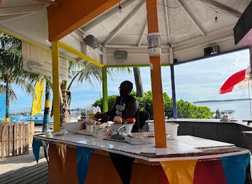 the-bahamas/harbour-island/restaurant/marty-s-king-conch