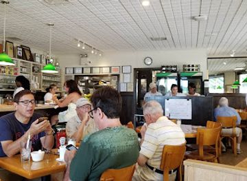 new-york/the-hamptons/restaurant/john-papas-cafe