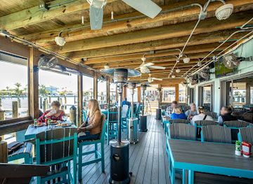 florida/st-petersburg-beach/restaurant/red-white-booze