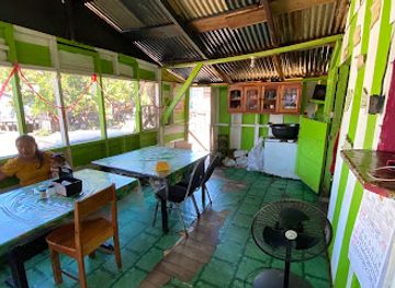 belize/stann-creek-district/restaurant/vern-s