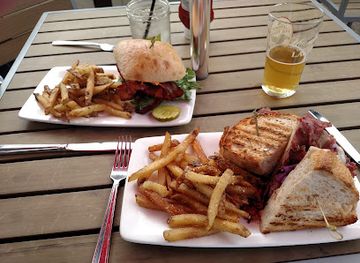 connecticut/ski-sundown/restaurant/fire-at-the-ridge